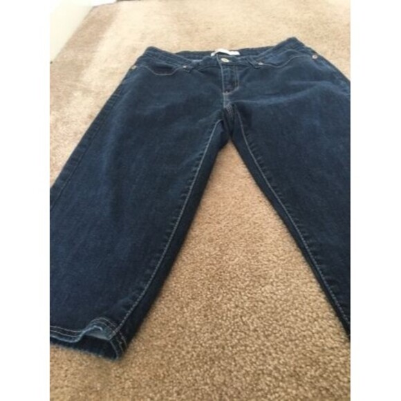 Levi's  Women's Capri Jeans Blue Denim Pockets Size 12 - Picture 1 of 6